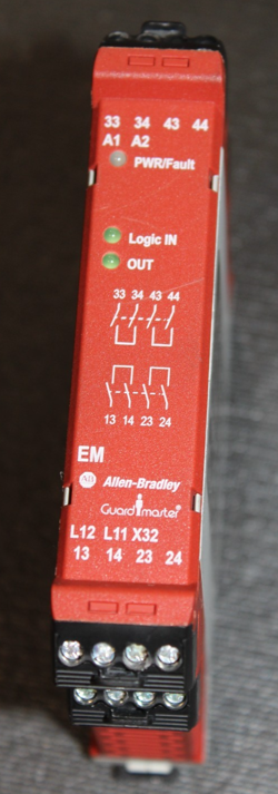 440R-EM4R2D ALLEN BRADLEY SERIES A SAFETY RELAY 440REM4R2D