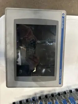 ALLEN BRADLEY 2711P-T10C4D8 / 1000