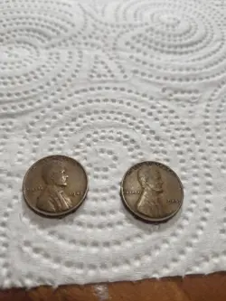 1942 AND 1945 US NO MINT CIRCULATED WW2 PENNIES