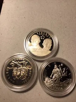 3 PROOF HALF DOLLARS..WW2 VICTORY,CHRIS COLUMBUS & GREAT GENERALS IN CAPSULES 