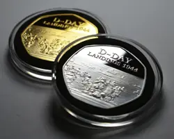PAIR OF D-DAY LANDINGS 1944 SILVER & 24CT GOLD COMMEMORATIVES IN CAPSULES. WW2