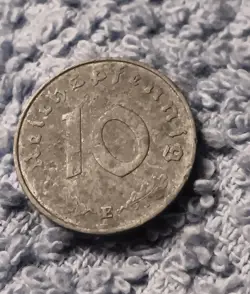 VINTAGE 1944 E , WORLD WAR 2  10 REICHSPFENNIG GERMAN COIN, HAS FLAWS