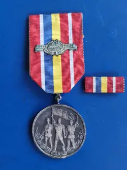 ROMANIA 30 YEARS FREEDOM WW2 FASCIST OCCUPATION COMMUNIST ERA MEDAL ORDER 1974
