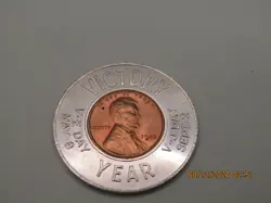 VICTORY YEAR WW2 VE/VJ 1945 ENCASED LINCOLN PENNY TOKEN