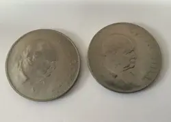 2X 1965 SIR WINSTON CHURCHILL CROWN COINS COMMEMORATING HIS DEATH WW2 EX