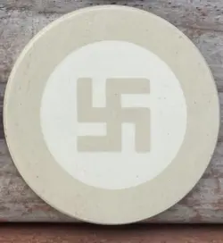 (1) RARE 1930 PARANOID INLAID GREY SWASTIKA POKER CHIP 4 WINDS PRE WW2
