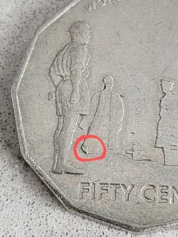 2005 AUSTRALIAN 50C FIFTY CENT COIN WW2 REMEMBERANCE ROBE CUD ERROR DIE CHIP