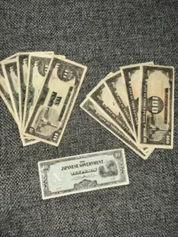 THE JAPANESE GOVERNMENT 10 AND 100 PESOS PHILIPPINE INVASION CURRENCY WW2 LOT