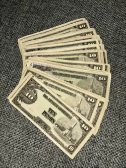 THE JAPANESE GOVERNMENT 10 PESOS PHILIPPINE INVASION CURRENCY WW2 - LOT OF 100