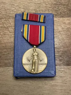 WWII MEDAL WORLD WAR II WW2 1941-45 FREEDOM FROM FEAR MEDAL PINBACK LOOK!