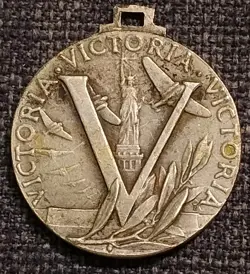 WORLD WAR 2 VICTORY MEDAL VICTORIA VICTORIA VICTORIA STATUE OF LIBERTY (ITALY?)