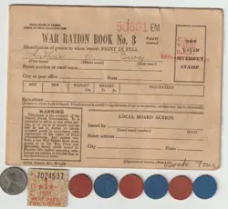 RARE OLD US WWII COLLECTIBLE WW2 RATION BOOK TOKEN STAMP COIN COLLECTION LOT Z45