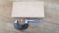 MITUTOYO 0-1 INCH BLADE MICROMETER NO 122-125 W/ CASE - THIN CARBIDE BLADES