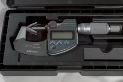 MITUTOYO SERIES 314 V-ANVIL MICROMETER WITH CASE. MACHINISTS TOOLING MICROMETER