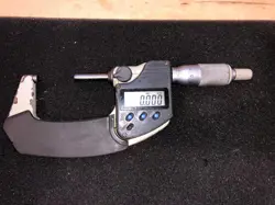 MITUTOYO DIGITAL OUTSIDE MICROMETER 293-241 25-50MM RANGE 0.001MM METRIC