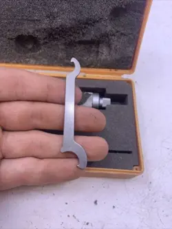 MICROMETER W/ DIGIT