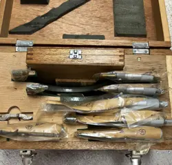 NICE VINTAGE MITUTOYO 103-907A OUTSIDE MICROMETER 1-6