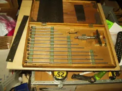 MITUTOYO DEPTH GAGE MICROMETER GOOD  CONDITION IN WOODEN BOX.