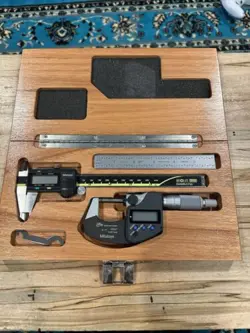MITUTOYO DIGITAL CALIPER   MICROMETER SET /PRE-OWNED