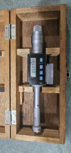 MITUTOYO  DIGITAL BORE MICROMETER .650-.800