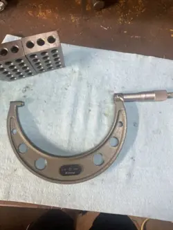 MITUTOYO 103-220A 5-6” .0001 MICROMETER