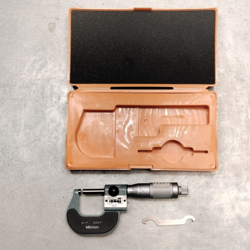 MITUTOYO DIGITAL MICROMETER MODEL 193-211 (T6514)