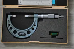 MITUTOYO DISC MICROMETER 1-2 INCH, MODEL 123-126, GRADUATION .001