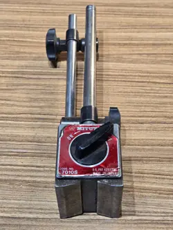 MAGNETIC BASE