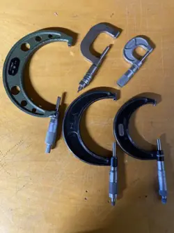 MICROMETER SET LOT (MITUTOYO 4-5”, BROWN AND SHARPE 3-4”, STARRETT 2-3”, PLUS 2)