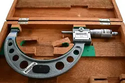 MITUTOYO 193-215 4-5'' DIGIT OUTSIDE MICROMETER .001''