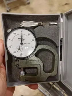 MITUTOYO 7300 DIAL GAUGE THICKNESS GAGE W/CASE -  .001
