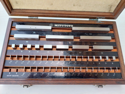 USED MITUTOYO GAGE BLOCK SET 516-964