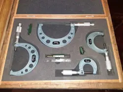 MITUTOYO 103-930 MICROMETER SET. EXCELLENT CONDITION