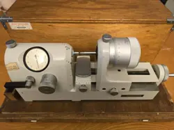 MITUTOYO 162-102 BENCH COMPARATOR 0-1