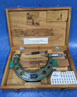 USED MITUTOYO 126-141 SCREW THREAD MICROMETER 4-5” IN WOODEN CASE
