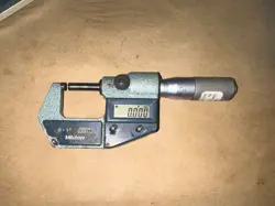 MITUTOYO DIGITAL MICROMETER. 0-1