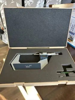 MITUTOYO NO. 293-724-30 DIGITAL MICROMETER 3”-4” W/CASE