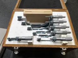 MITUTOYO 0-6” MICROMETER SET