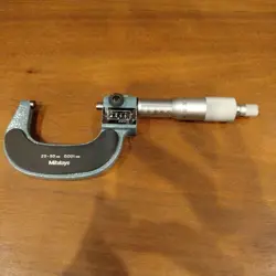 MITUTOYO MICROMETER MODEL NO. 25-50MM MINIMUM GRADUATION 0.001 MM SHIP FROM JP