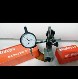 NEW MITUTOYO MAGNETIC BASE 7011 S -10 WITH MITUTOYO DIAL INDICATOR 2046 S