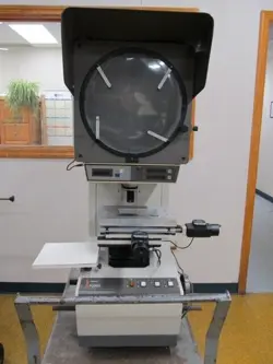 MITUTOYO PJ300 OPTICAL BENCH TOP COMPARATOR