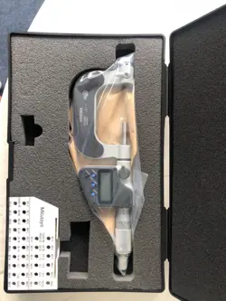 MITUTOYO 1-2 THREAD MICROMETER DIGITAL