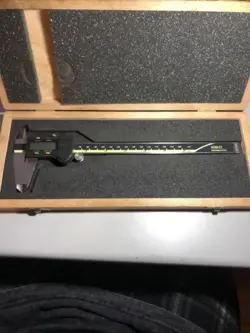 MITUTOYO 500-172-20 8” DIGITAL CALIPERS ABSOLUTE DIGIMATIC IN WOOD CASE