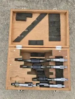 MITUTOYO 0-150MM METRIC OUTSIDE MICROMETER SET 103-913 WITH CASE INCOMPLETE