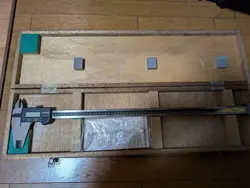 MITUTOYO CD-60C DIGITAL CALIPER MEASUREMENT W/ WOODEN CASE TESTED USED