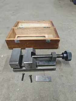 SMALL MITUTOYO MACHINISTS VICE WITH WOOD STORAGE BOX