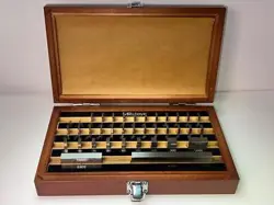 NEW MITUTOYO 35 PC RECTANGULAR GRADE 3  GAGE BLOCK SET. 516-915 JAPAN