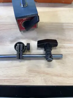 INDICATOR HOLDER WITH