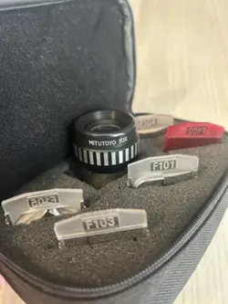 MITUTOYO POCKET COMPARATOR WITH FIVE RETICLES, 10X MAGNIFICATION SET W/ CASE