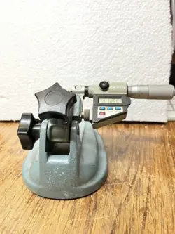 MITUTOYO MICROMETER WITH STAND NEW BATTERY